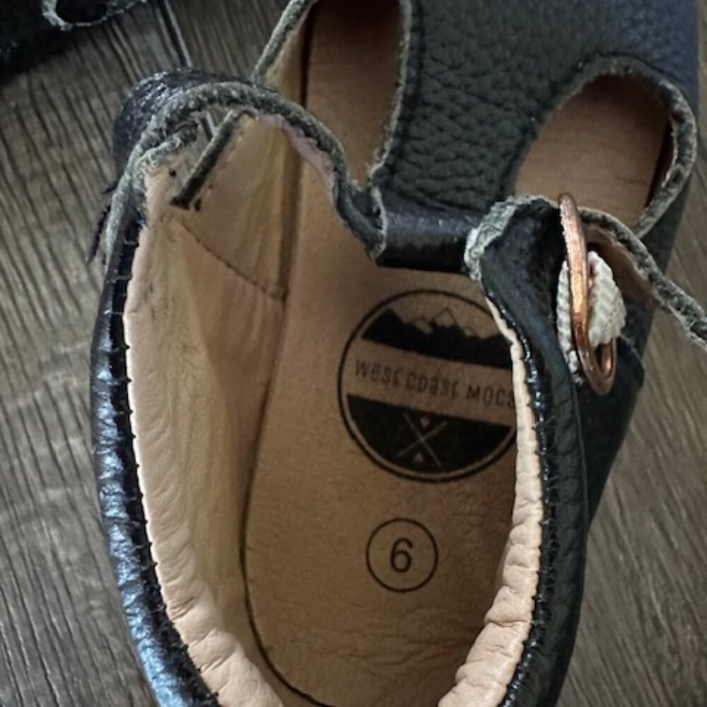 West Coast Mocs mary janes size 6 - Picture 3 of 3
